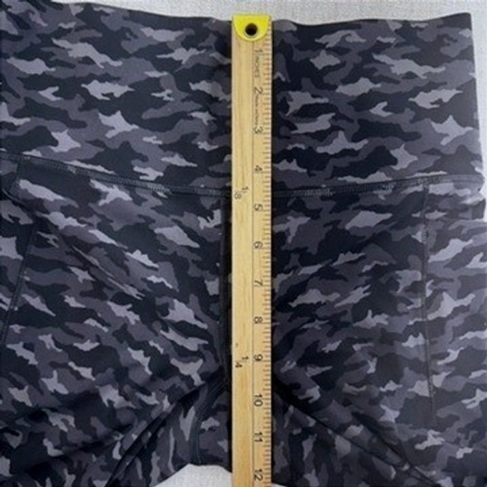 Athleta Salutation Stash Pocket II‎ Printed 7/8 Tight Camo Leggings Grey Black M - Picture 9 of 15